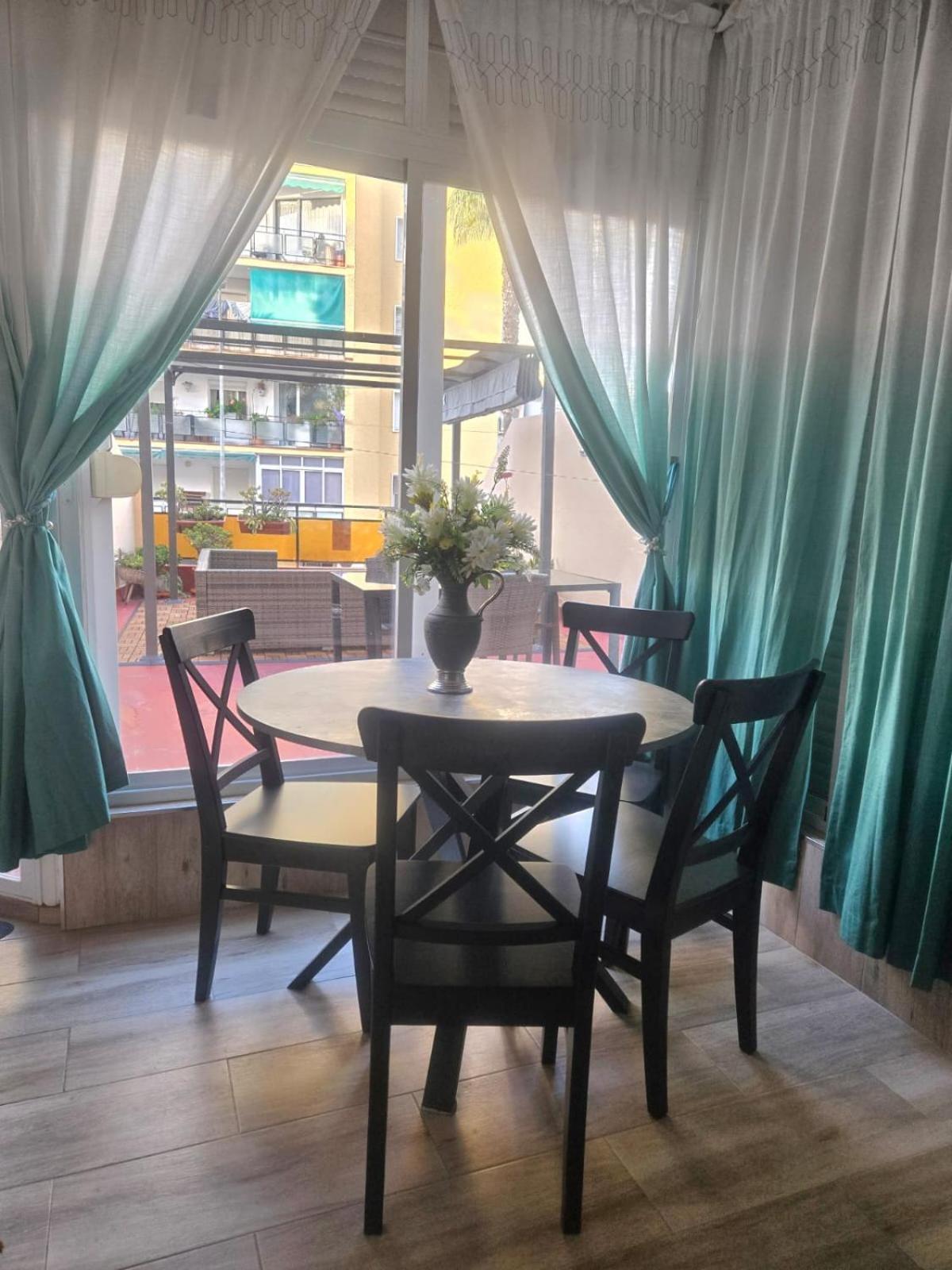 City Central Apartment With Large Patio By Namaste Elite Torremolinos Bagian luar foto